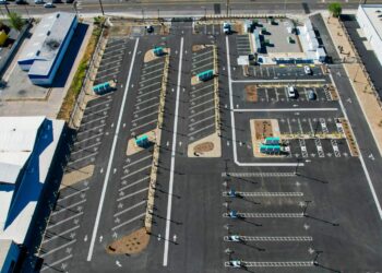 76 зарядни станции, 9 MW: Открива се център за електромобили там, където се движат американските товарни превози