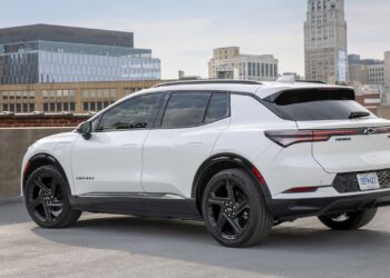 В момента Chevy Equinox EV се предлага с 20% отстъпка и 10 000 долара намаление