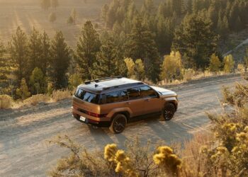 Първият EREV на Hyundai бе забелязан с интересен дизайн преди дебюта си