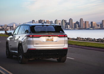 Jeep спира продажбите на единствения си електромобил в САЩ през 2026 г., но обещава, че той ще се завърне по-добър от всякога