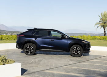 „Тойота“ отхвърля идеята за RAV4 EV и предлага вместо това да опитате този електрически SUV