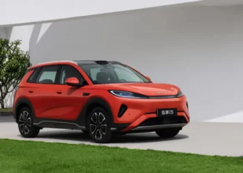 BYD Sealion 05 бе представен в Китай с версия DM-i, предлагаща пробег от 305 км в режим на изцяло електрическо задвижване