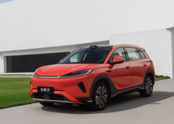 BYD представя новия Sealion 05 с версии с изцяло електрически двигател и DM-i преди премиерата на 20 април