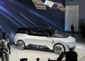 Geely представя първия в Китай прототип на местно произведено роботакси, подобно на Waymo, на Автомобилното изложение в Пекин през 2026 г.