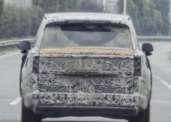 Снимки от пробни тестове разкриват SUV-модела „Kunlun“ на Xiaomi преди представянето му през втората половина на годината