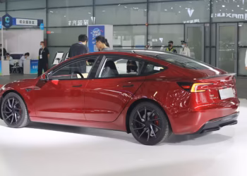 Канада обмисля въвеждането на конкретни ограничения за електромобилите на Tesla и BYD, за да предотврати доминиране на пазара