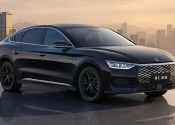 Linghui – марката на BYD, насочена към автопарковете, пуска на пазара своя флагмански седан e9, оборудван с функция за бързо зареждане