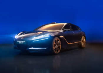 Специално изработен електрически комби BYD Denza Z9GT се продава на търг във Франция за 700 000 евро