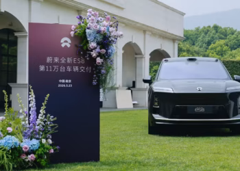 Nio достави 110 000-ния обновен модел ES8, като продължава да доминира в сегмента на луксозните електромобили