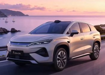 BYD представя модела Song Ultra DM-i с изкуствен интелект и усъвършенствани технологии за шофиране