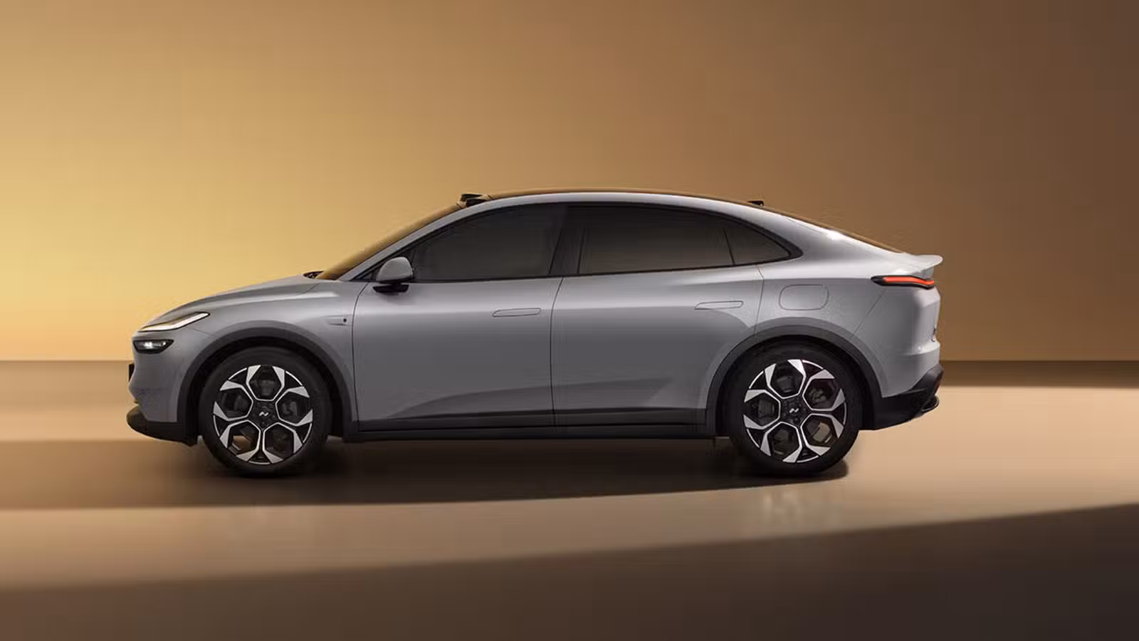 A side view of the updated Onvo L60 equipped with LiDAR.