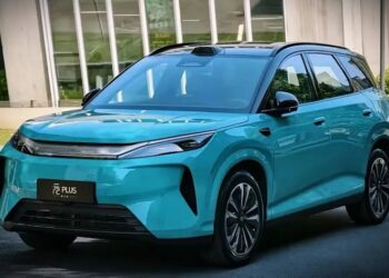 BYD Atto 3 се появява в автосалоните с задно задвижване с мощност 240 kW и функция за бързо зареждане, преди официалното представяне на 21 май