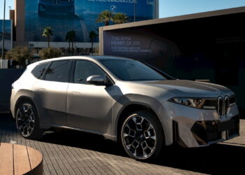 BMW стартира предварителните поръчки за модела iX3 2027 г. на цена от 61 500 долара с пробег до 434 мили