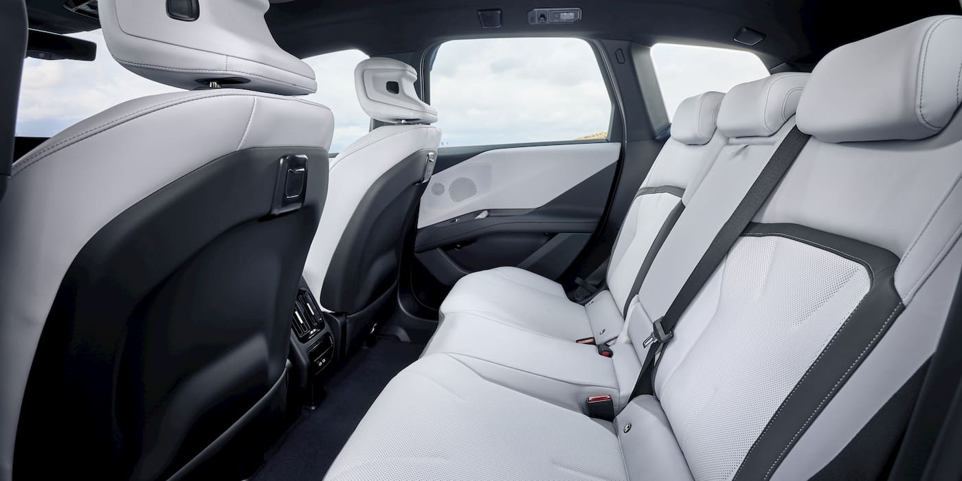 BMW-iX3-interior