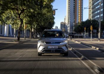 BYD обмисля придобиване на завод на Stellantis в ЕС на фона на скока в търсенето на електромобили; потвърждава, че „и други компании“ проявяват интерес