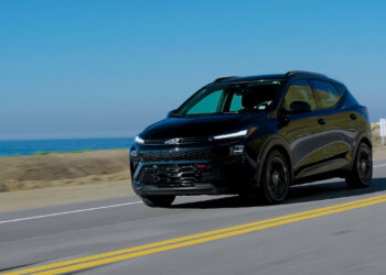 Новият Chevy Bolt EV предлага пробег от близо 300 мили в реални условия на цена под 30 000 долара