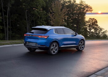 Chevy Equinox EV получава няколко допълнения за 2027 г., сред които едно, което шофьорите ще оценят