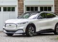 Ford предлага цени за служители и безплатни зарядни станции за електромобили, след като продажбите отново отбелязаха спад през април