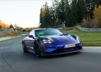 Porsche Taycan Turbo GT с комплект Manthey поставя рекорд за електромобили на Нюрбургринг с време 6:55