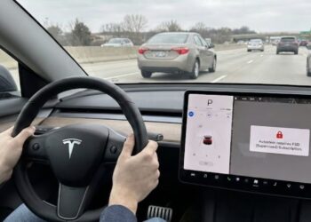 Tesla Model Y е първият модел, преминал новите ADAS тестове на NHTSA — но те проверяват само основните функции