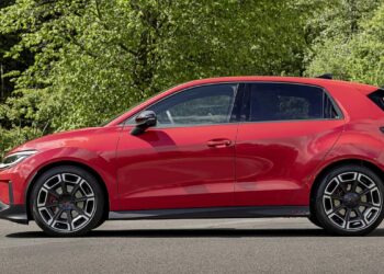 Volkswagen представя първия електрически GTI – спортен хечбек с 222 к.с. на цена от 45 000 долара [Снимки]
