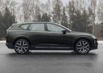 Лизинговата цена на новия електромобил на Volvo е същата като тази на Tesla Model Y Premium, но има един улов