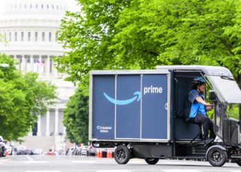 Amazon въвежда тези огромни електрически велосипеди за превоз на товари за доставки
