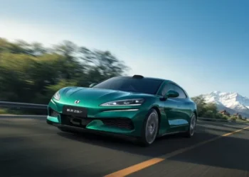 Първият модел на BYD с бързо зареждане, Denza Z9 GT, надхвърли 10 000 доставки за 2,5 месеца