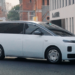 Публикувани са снимки от интериора на минивана D99 на Leapmotor: с въртящи се седалки