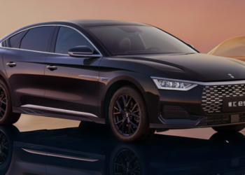 Моделът Linghui e9 на BYD с функция за бързо зареждане официално излиза на пазара, като цената му започва от 22 200 щатски долара