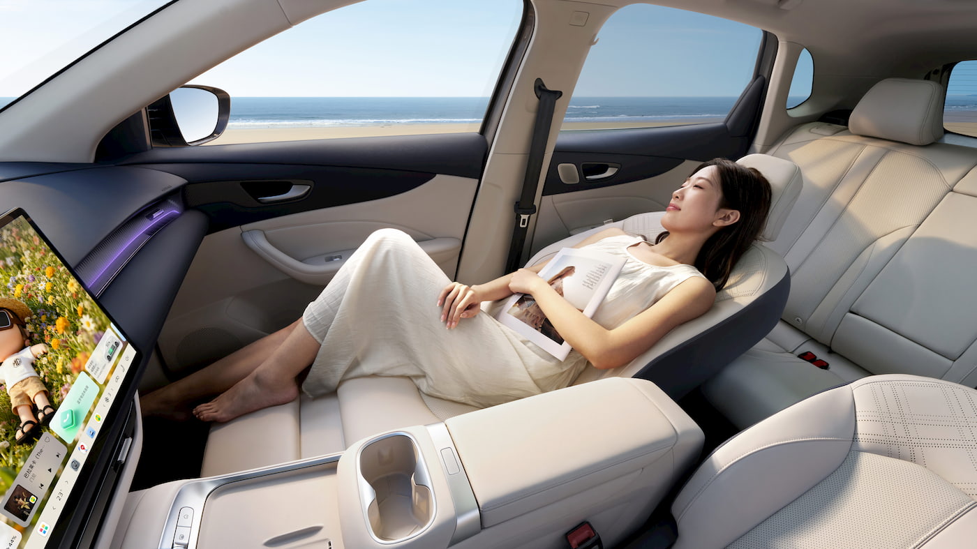 electric-SUV-semi-solid-state-battery-interior