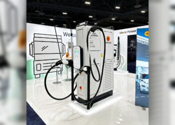 Kempower представя своето двойно зарядно устройство за камиони с CCS и мощност от един мегават