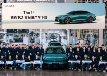 Първият Lynk & Co 10 слезе от производствената линия в Китай, като седанът с изцяло електрическо задвижване се подготвя за пускане на пазара