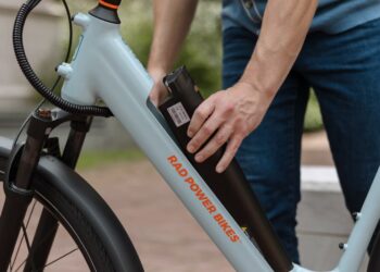 Rad Power Bikes ще предлага по-безопасни резервни батерии за електрически велосипеди с голяма отстъпка