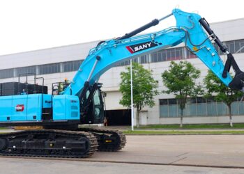 Акцент в серията E-quipment: SANY SY375E е оборудван със СМЕНЯЕМА батерия с капацитет 550 kWh