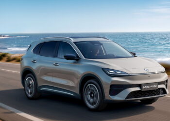 Този електрически SUV с полутвърдотелна батерия за електромобили се продава в Китай за по-малко от 15 000 долара