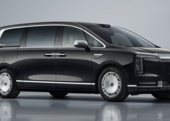 В Китай бе представен новият „Ролс-Ройс от Temu“: Maextro V800 е огромен миниван с дължина 5,5 метра и тегло 3,2 тона