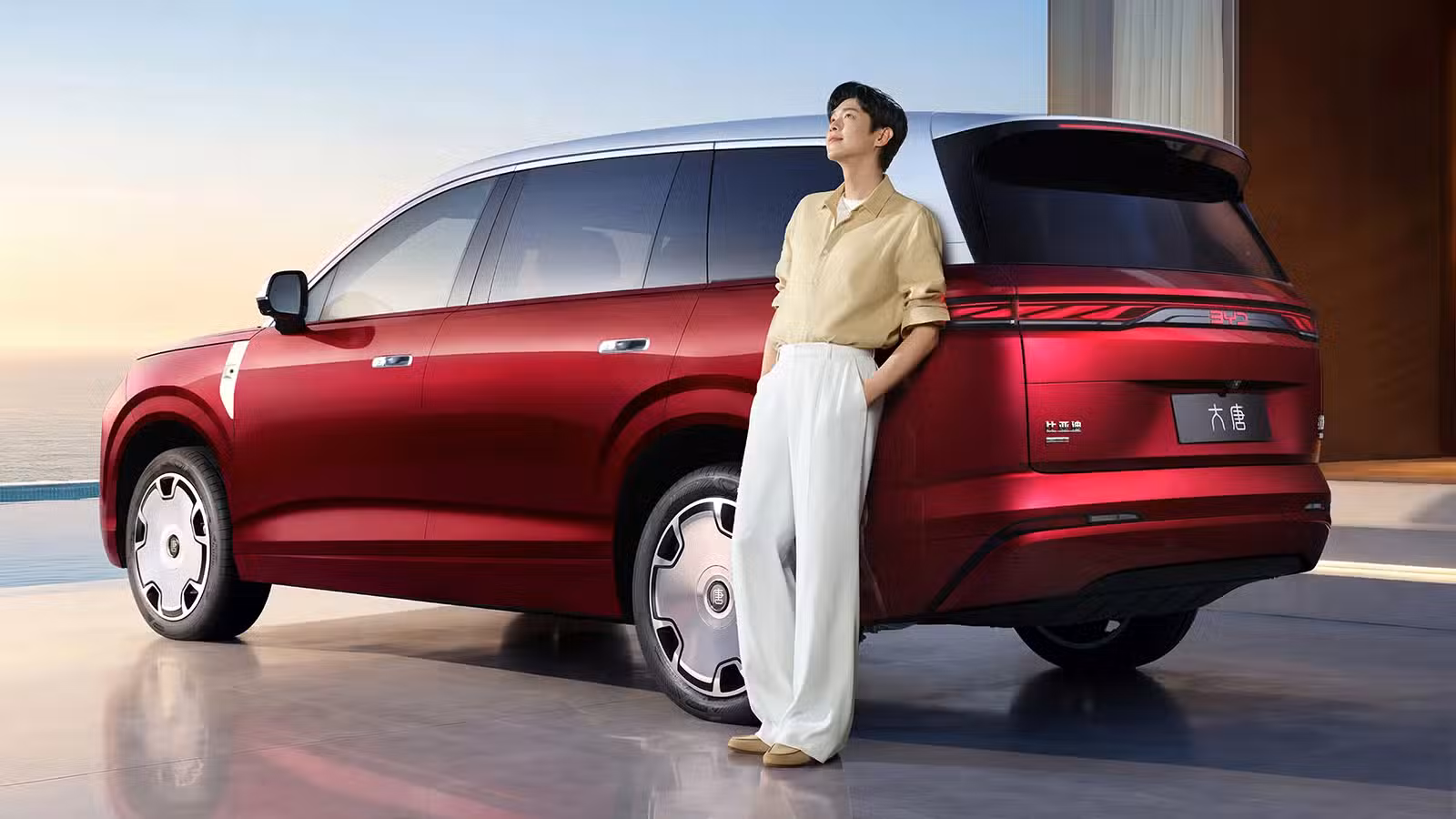 Rear view of the BYD Da Tang SUV.