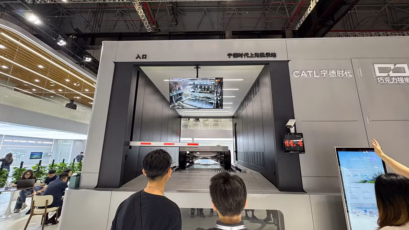 File photo shows a CATL battery swap station for passenger vehicles.