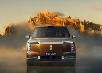 Подкрепяната от Huawei компания Maextro ще представи луксозния миниван V800 на 25 юни