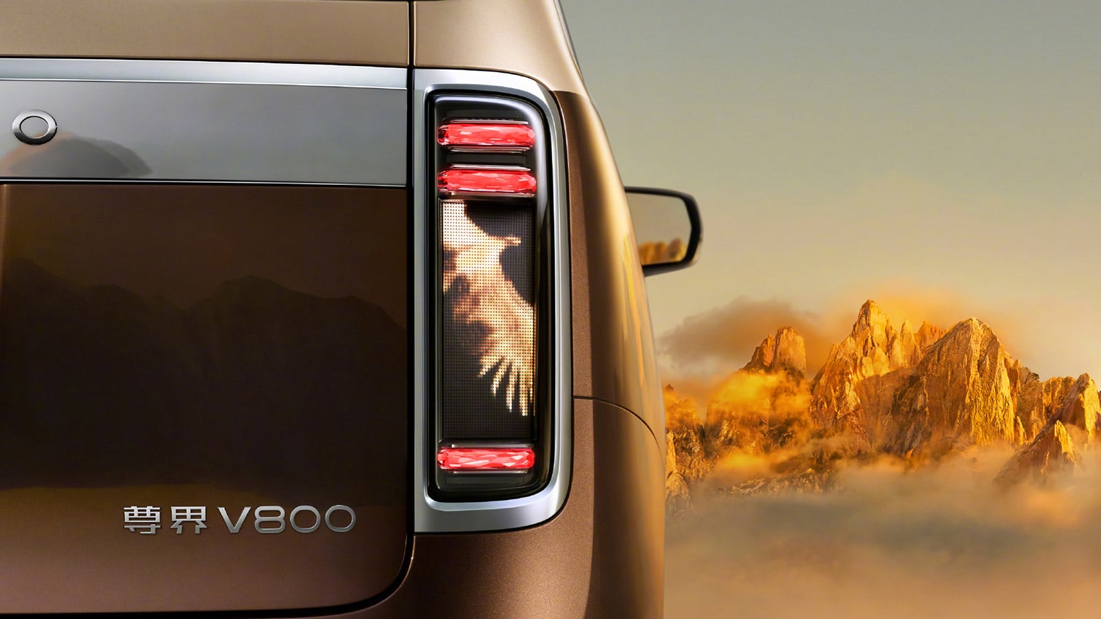 A photo of the Maextro V800's taillight.
