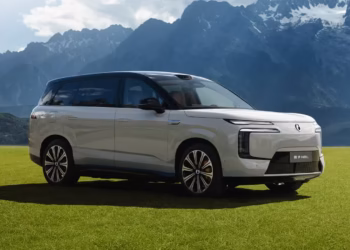 BYD Denza пуска на пазара SUV-модела N8L с бързо зареждане в рамките на стратегията си за навлизане в премиум сегмента