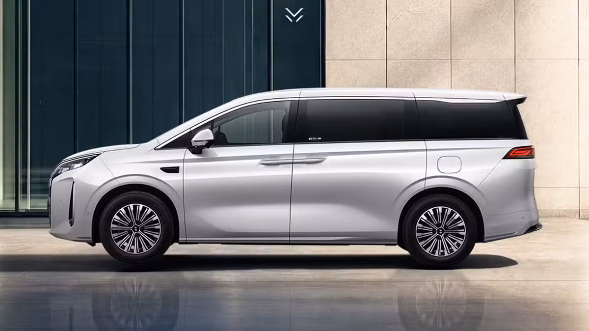 Подмарката на BYD „Linghui“ ще представи бизнес-MPV-то M9 на 29 юни 4 2026062602414881