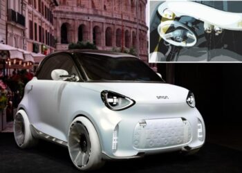 Smart #2 concept with 300 km WLTP range, 35.7 kWh battery chassis and interior exposed