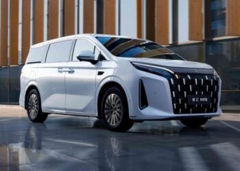 BYD пусна на пазара в Китай миниванът за превоз на пътници Linghui M9 на цена от 27 770 USD