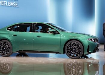 BMW ще започне да приема поръчки за модела i3 тази седмица, с месеци по-рано от планираното, тъй като търсенето се увеличава значително