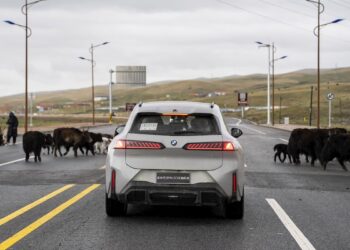 BMW подложи новия iX3 на изпитания, а той все пак измина 500 мили с едно зареждане