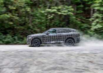 Новият iX5 на BMW се появи в интернет преди дебюта си с уникален външен вид [Снимки]