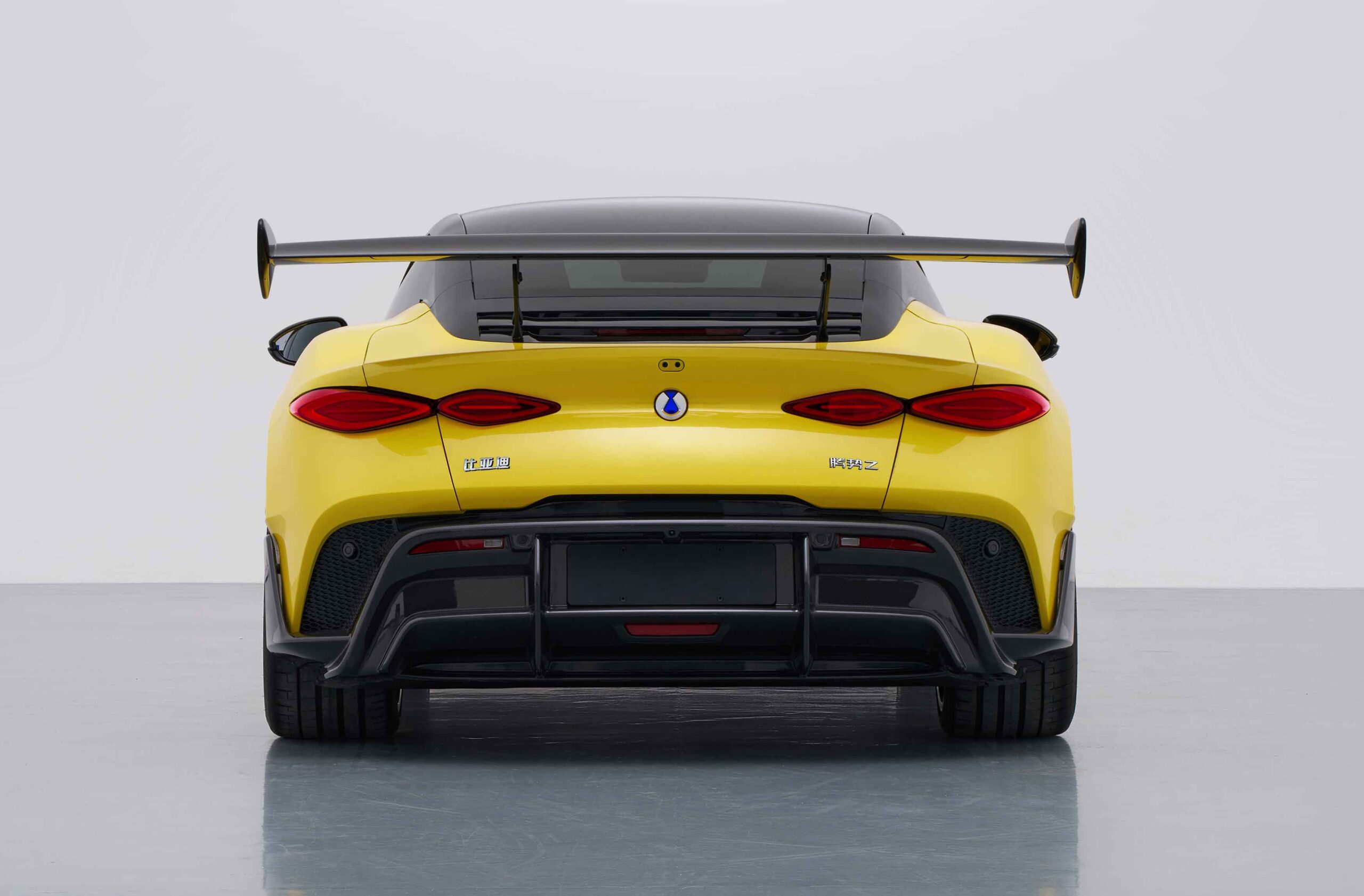 BYD-Denza-luxury-EV-roadster-track-edition