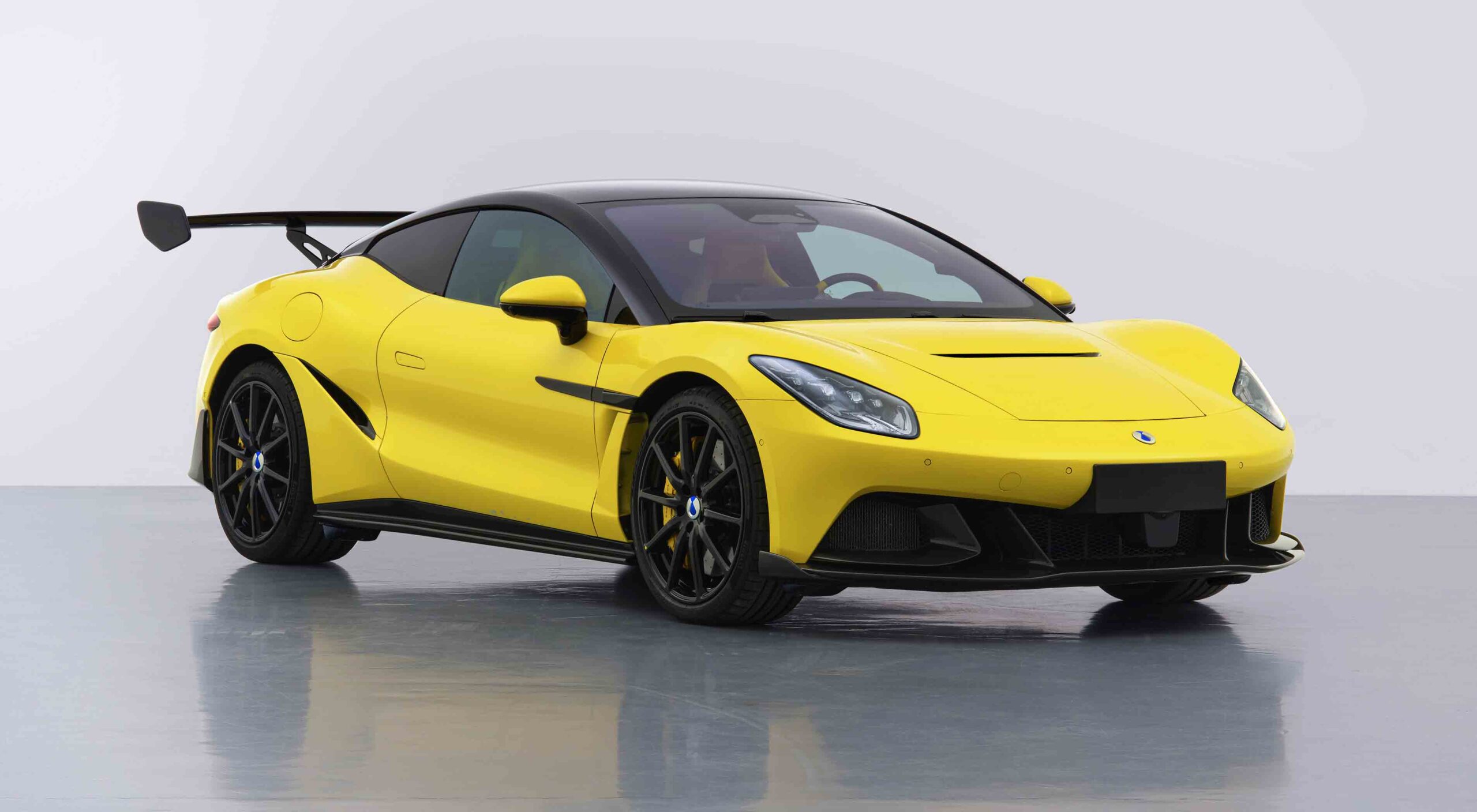 BYD-Denza-luxury-EV-roadster-track-edition